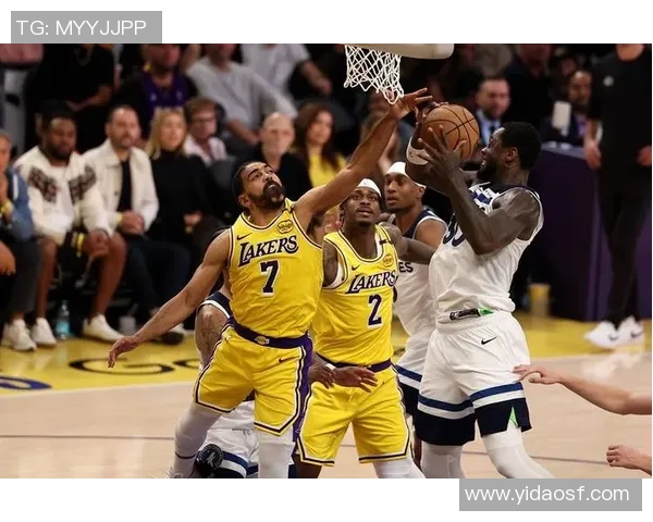 爵士与湖人对决战术解析及关键球员表现分析